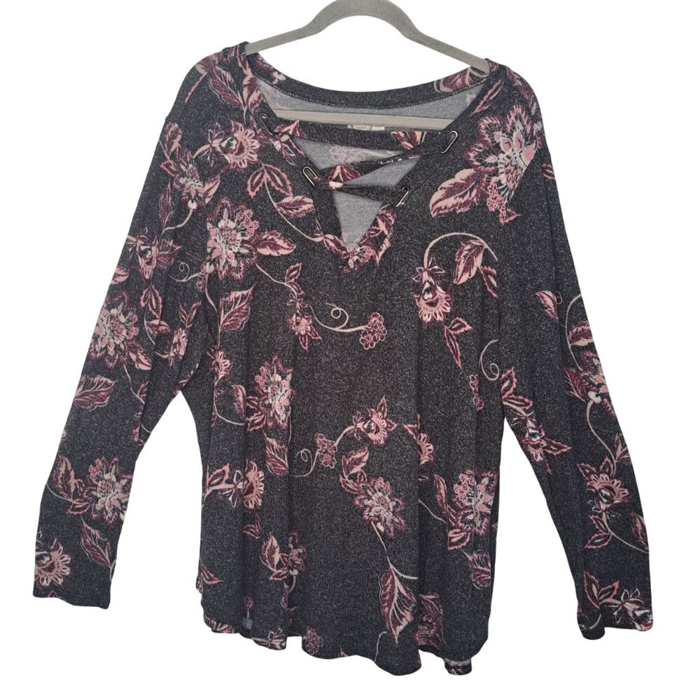 Maurices 24/7 Gray Floral V Neck Top Plus Size 2